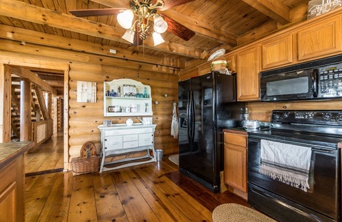 Union Cabin | Log Cabin Lodge Overlooking Ohio River Near Creation Museum & Arc Encounter