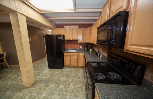 Jones Mills Hotel | Log Cabin Lodge & Suites