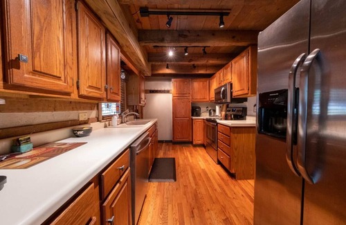 Todd Cabin | Log Cabin on the River w/Hot Tub