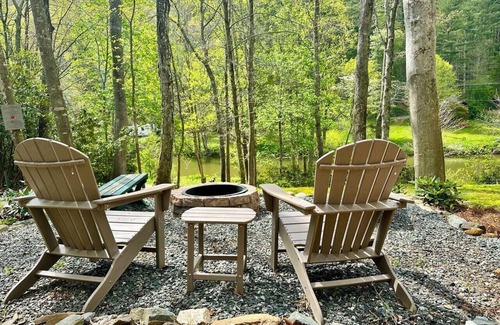 Todd Cabin | Log Cabin on the River w/Hot Tub