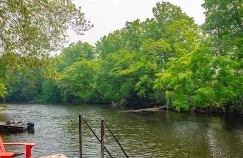 Burnt River Cabin | Log Cabin Riverbend Retreat- Waterfront-Family Fun