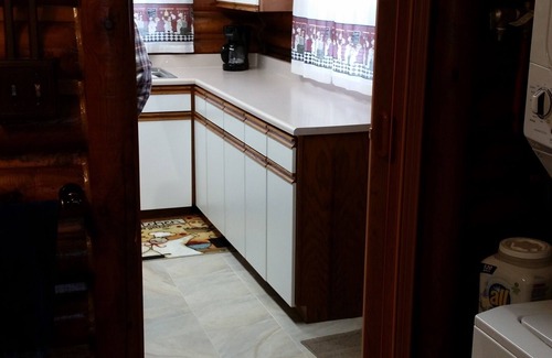 Millersport Cabin | Log Cabin Waterfront getaway at Buckeye Lake featured in the 2019 Tour of Homes