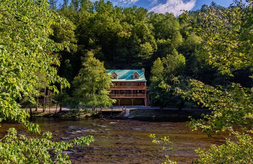 Sylva Cabin | Log cabin with large decks on the Bank of the Tuckasegee River.