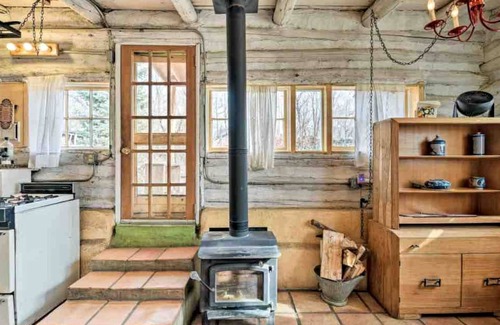 San Cristobal Cabin | Log Casita Overlooking Pond and Waterfall near Taos, New Mexico