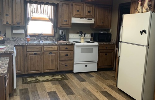 Newport House | Log Home Getaway Surrounded by meadows & Mountains