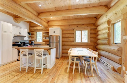 La Minerve Ski Chalet | Log Home ♥ Intimacy ✦ Natural Lake Access ☼