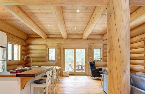 La Minerve Ski Chalet | Log Home ♥ Intimacy ✦ Natural Lake Access ☼