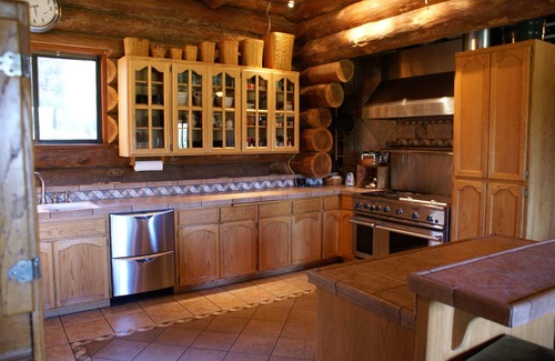 Albany House | Log Home on the Saintiam River in Albany, Oregon