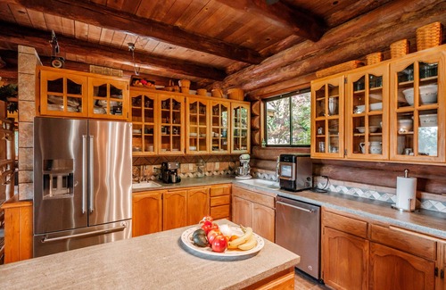 Albany House | Log Home on the Saintiam River in Albany, Oregon
