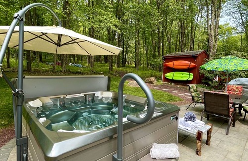 White Haven Cabin | Log House by the Lake - One of a Kind Property