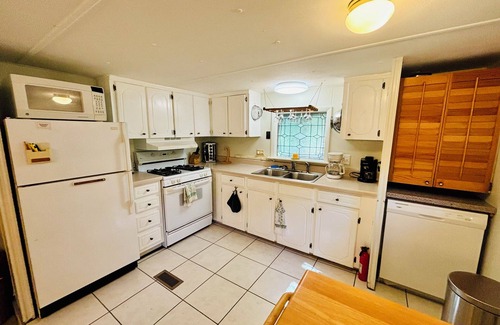 Stemley House | Logan Martin Lakefront Cabin