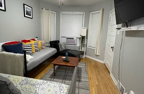 Avondale House | LOGAN SQUARE: Chic, Comfy 1st Floor 2 BDRM APT! Parking Incld!