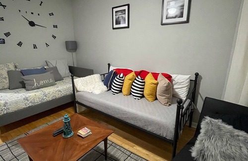 Avondale House | LOGAN SQUARE: Chic, Comfy 1st Floor 2 BDRM APT! Parking Incld!