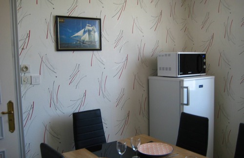 Sizun Apartment | Logement Dans le Bourg, Près des Sentiers de Randonnée, à 5 km du lac du Drennec