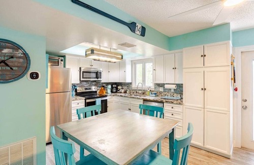 Holmes Beach House | Loggerhead - AMI Oasis w/Private Pool + Golf Cart