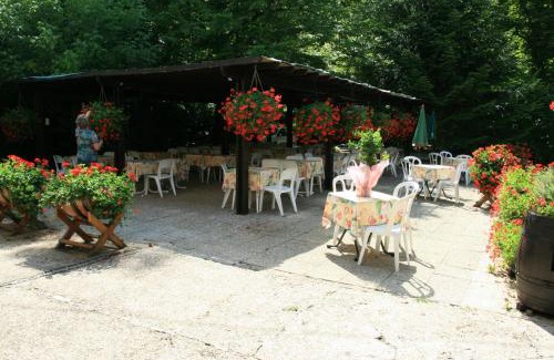 Charette Hotel | Logis Doubs Rivage