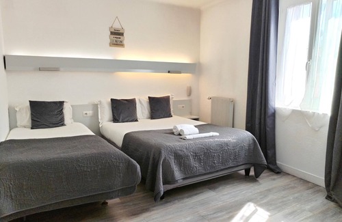 Entraigues-sur-la-Sorgue Hotel | Logis Hôtel La Bastide d'Entraigues