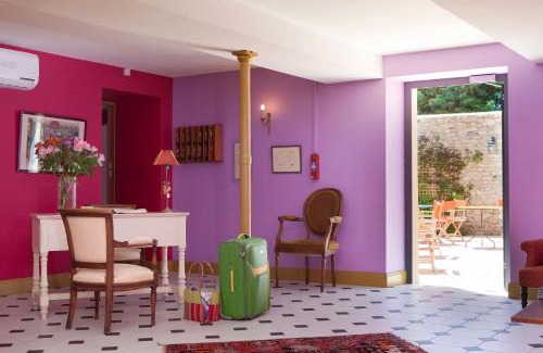 Oucques Hotel | Logis hôtel Ô en Couleur