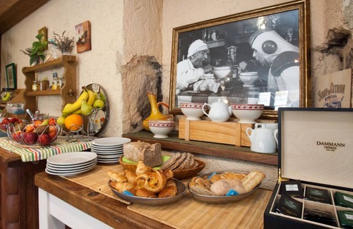 Manzac-sur-Vern Hotel | Logis Hôtel Le Lion d'Or