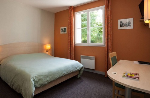 Manzac-sur-Vern Hotel | Logis Hôtel Le Lion d'Or