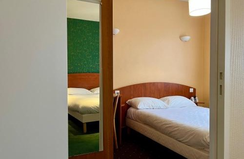 La Suze-sur-Sarthe Hotel | Logis Hôtel & Restaurant - Le Saint-Louis