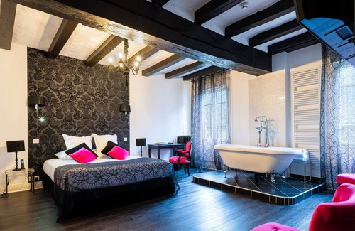 Blere Hotel | Logis Hôtel Restaurant Le Cheval Blanc