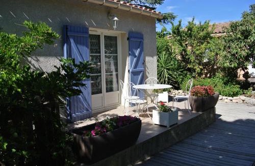 Uchaud Hotel | Logis Hôtel Restaurant Le Clos des Capitelles