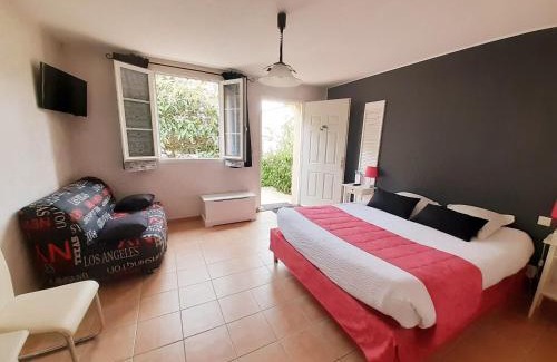 Uchaud Hotel | Logis Hôtel Restaurant Le Clos des Capitelles