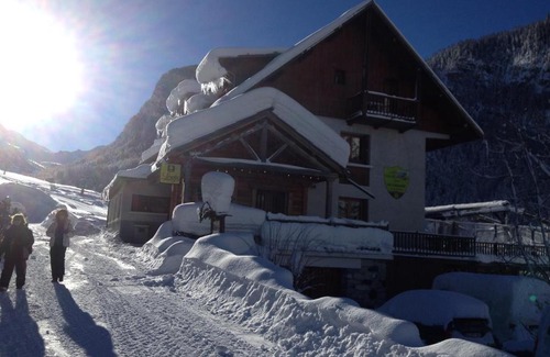 Ceillac Hotel | Logis Hôtel Spa la Cascade