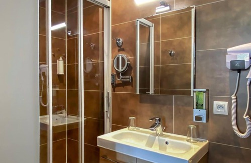 La Baule-Escoublac Hotel | Logis Hotel La Closerie