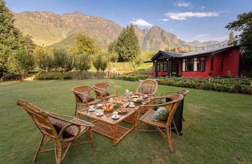 Nishat-Shalimar Villa | LohonoStays White House at Zaznar