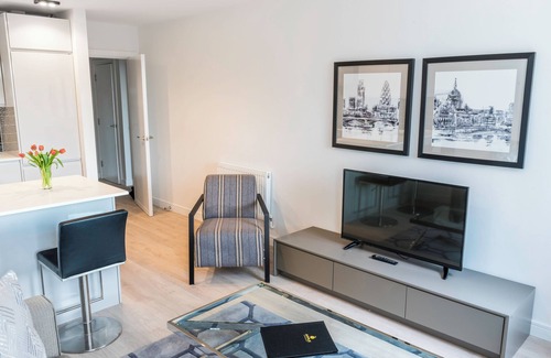 Stepney Green Apartment | London Aldgate East City Elegant One Bedroom