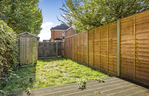 Grange Apartment | London Calling 3 bed 3 baths 5 mins from train into City