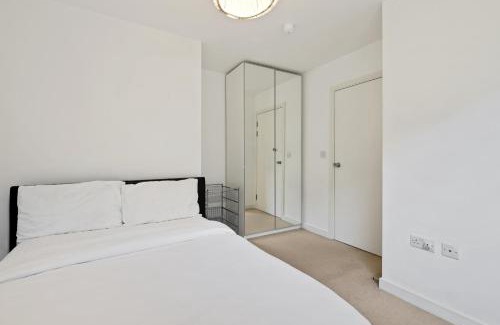Royal Docks Apartment | London Dockside Apartment