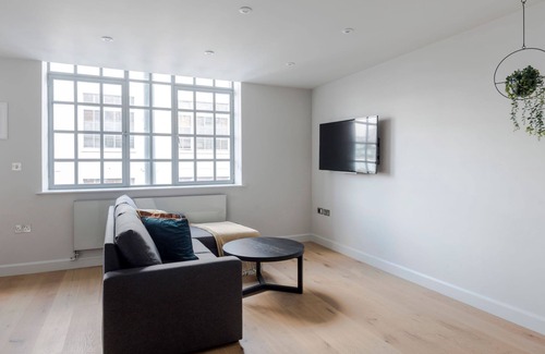Clerkenwell Apartment | London s Calling - Farringdon - by Frankie Says