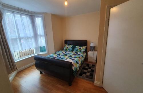 Leabridge Apartment | London Zone 2 Three Bedroom Apartment