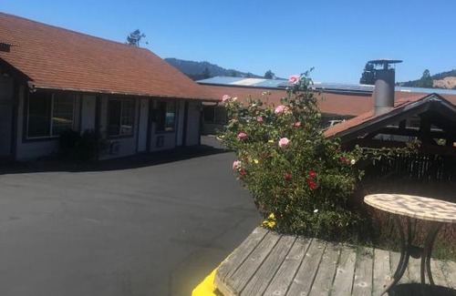 Garberville Hotel | Lone Pine Motel