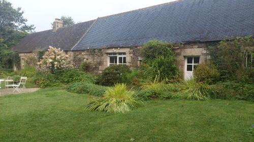 Plogonnec House | Longere ancienne dans un parc