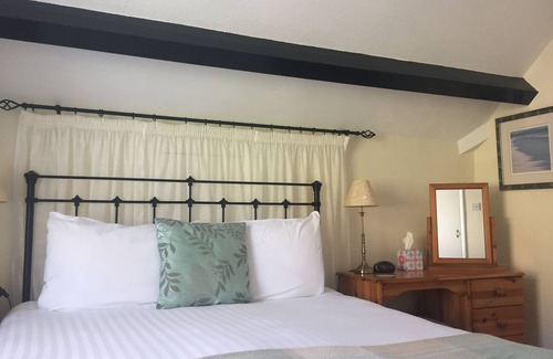 Lynton Bed & Breakfast | Longmead House