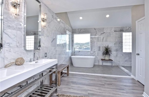 Jonestown House | Longterm Lake House with Views and Hot Tub