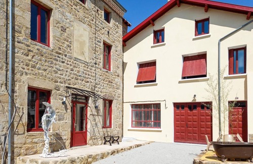 Rozier-Cotes-d'Aurec House | Look forward to the vacation in the cottage surrounded by beautiful nature.