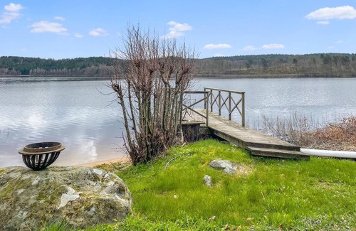 Kungsbacka O House | Look forward to a fantastic vacation home vacation with a view of the lake.