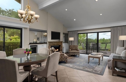 Napa Hotel | Look No Further! 3 Convenient Suites w/Free Parking, Private Kitchen, Pool!