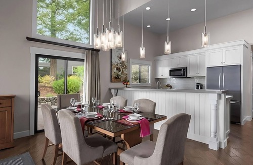 Napa Hotel | Look No Further! 3 Convenient Suites w/Free Parking, Private Kitchen, Pool!