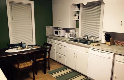 Prairie Grove Cottage | Looking for a cozy home away from home in scenic Northwest Arkansas?