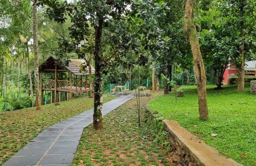 Sulthan Bathery House | Looking for an Ayurvedic holiday at the lap of Kerala's green haven "Wayanad".