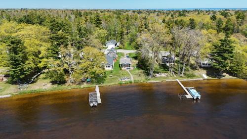 Oscoda House | Loon Lodge - Lakefront With Private Dock!