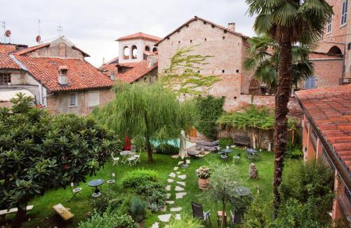 Piazza House | Lori's Inn