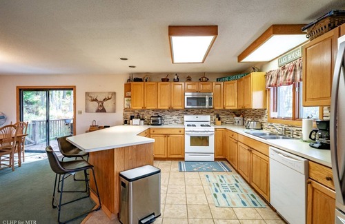 Timberline House | Lost Branch on the Lake