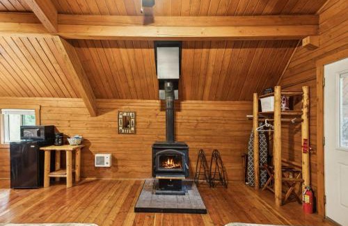 Grantsdale House | Lost Horse Lodge Double Queen Cabin 14